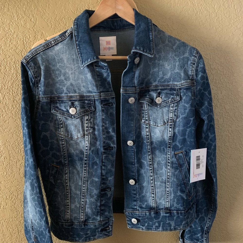 NWT..... Lularoe Harvey jean jacket. Size small.